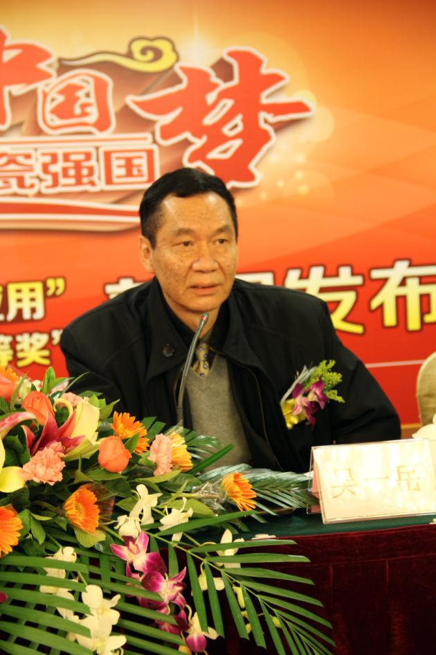 图3、中国建材联合会副会长、广东建材协会会长吴一岳盛赞91免费版视频公司的科技创新