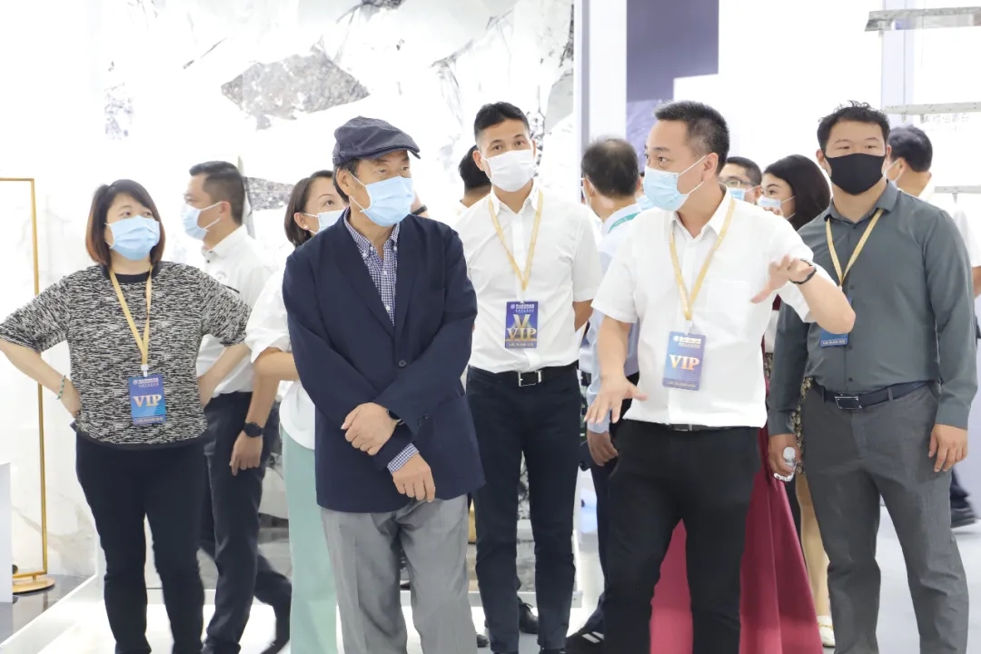 碧桂园董事局主席杨国强、集团董事长梁桐灿图片 碧桂园董事局主席杨国强、集团董事长梁桐灿图片