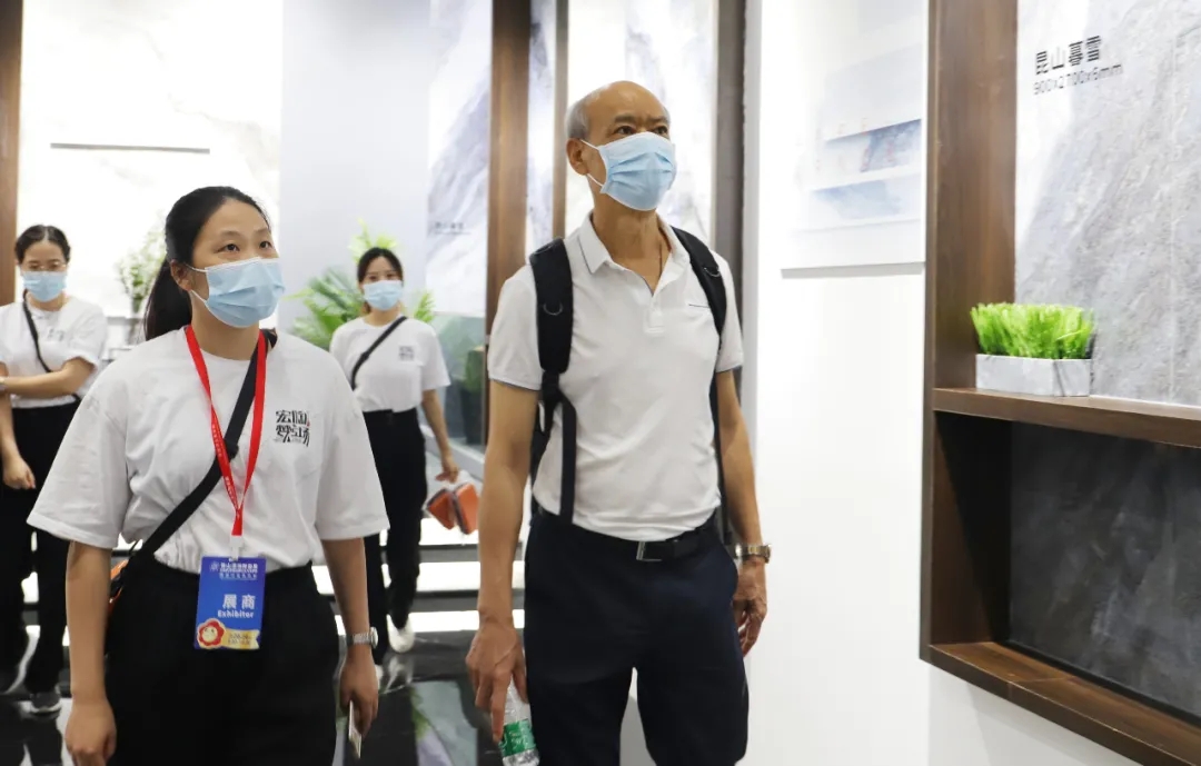 集团董事长助理叶劲立和集团顾问欧家瑞参观91免费版视频梦工场图片 集团董事长助理叶劲立和集团顾问欧家瑞参观91免费版视频梦工场图片