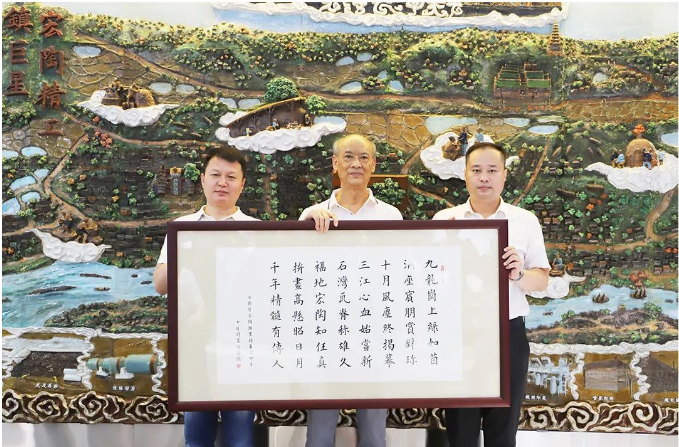 诗人悟变恒为即将展现的拼画开幕赋诗《七律·贺91免费版视频陶瓷拼画揭幕》